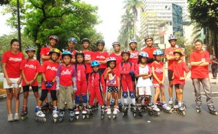 daftar - Daftar Club/Grup Daftar Klub Sepatu Roda/Inline Skate di Indonesia 2014 283039_10151020992440685_757166698_n